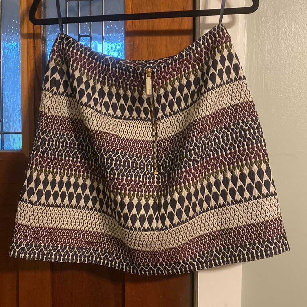 Mini skirt w/quilted details. Brand new with tags, never worn - Picture 2 of 6